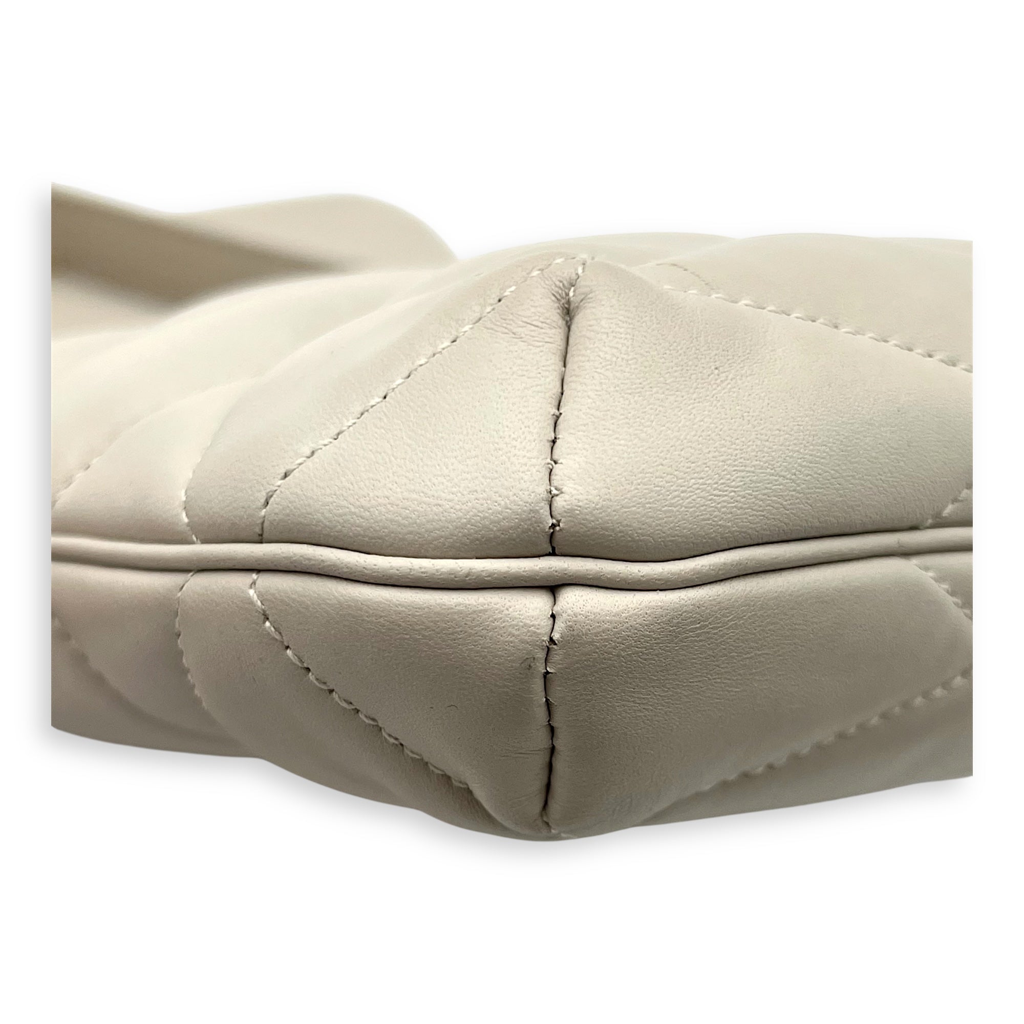 Le 5 A 7 Shoulder Bag White in Calfskin, Gold hardware - Image 11