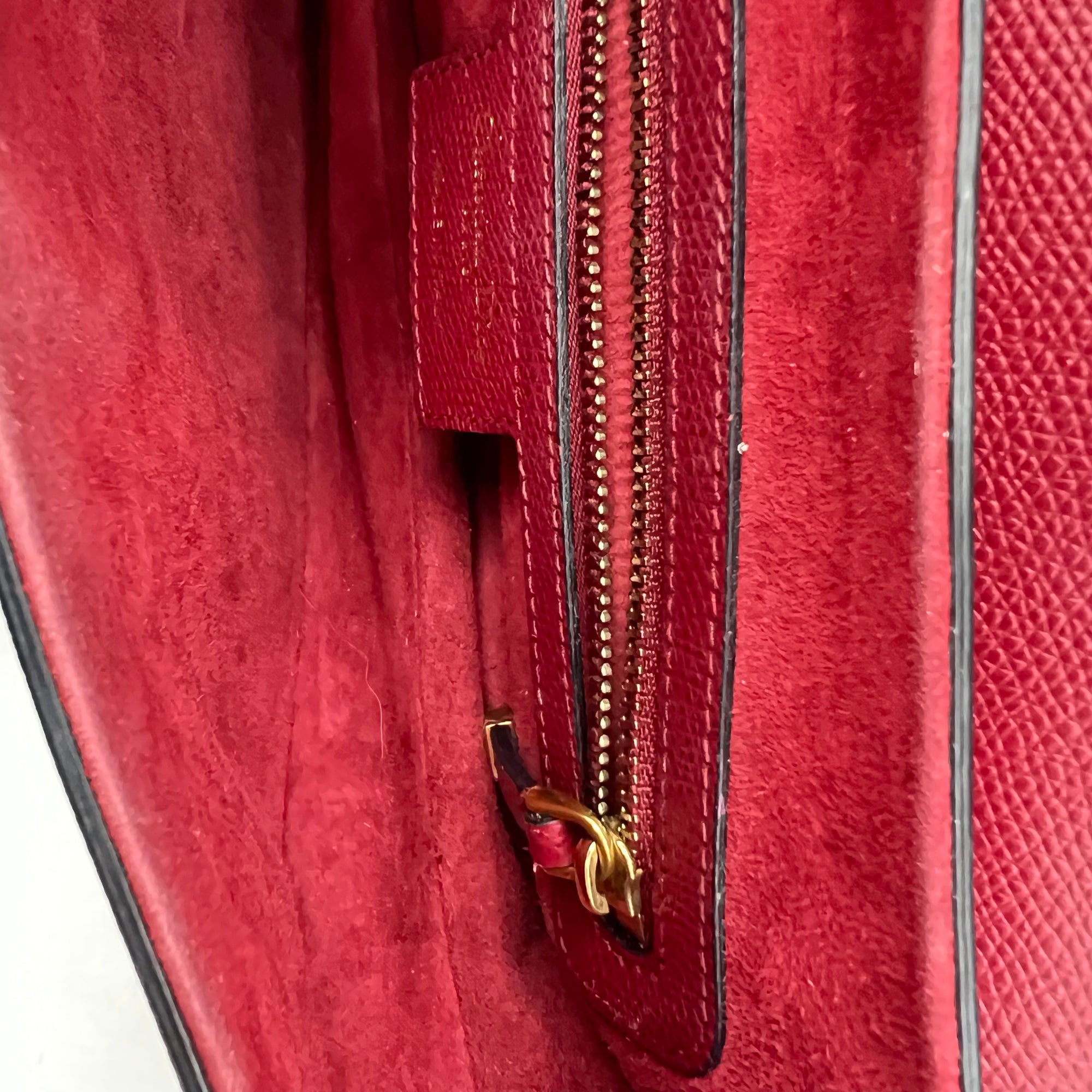 Saddle Shoulder Bag Medium Red in Calfskin, Gold hardware - Image 12